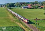 Das schöne Wetter am letzen Einsatz-Wochenende des IC 2013 zog allein rund 20 Fotografen an diese Fotostelle bei Bad Grönenbach. Nach einem Kreuzungshalt konnten 218 419 und 218 446 mit einer fast 20 minütigen Zusatzverspätung die Reise in Richtung Kempten (Allg) fortsetzen. (04.07.2026) <i>Foto: Joachim Schmidt</i>