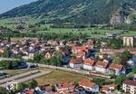 Nach dem Kopfmachen in Immenstadt geht es für den IC 2013 mit 218 446 und 218 419 in Blaichach auf die letzten Kilometer nach Oberstdorf. (04.07.2026) <i>Foto: Joachim Schmidt</i>