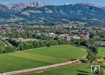 Zwischen Blaichach und Sonthofen haben 218 446 und 218 419 mit dem IC 2013 ihr Ziel Oberstdorf in den Allgäuer Alpen bereits fest im Blick. (04.07.2026) <i>Foto: Joachim Schmidt</i>