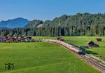 218 446 und 218 419 haben mit dem IC 2013 (Dortmund - Oberstdorf) soeben den Bahnhof Langenwang hinter sich gelassen. (04.07.2026) <i>Foto: Joachim Schmidt</i>