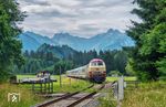 Obwohl der Wetterbericht auch für den Sonntag noch schönes Wetter im Allgäu voraussagte, waren die Wetterbedingungen eher bescheiden, als 218 419 und 218 446 mit dem IC 2013 nach Dortmund bei Unterthalhofen auf der Bildfläche erschienen. (05.07.2026) <i>Foto: Joachim Schmidt</i>