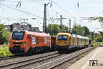 Während im Bahnhof Hilden der Messzug 94311 mit 182 536 dem ICE 644 den Vortritt lassen musste, kam 2159 354 der BBL mit DGV 28550 (Frankfurt Ost - Wanne-Eickel) entgegen. (10.07.2026) <i>Foto: Joachim Bügel</i>