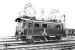 Die preußische EG 505 Halle war eine von vier Elektrolokomotiven, die im Rahmen des Elektrifizierungsprogramms der Preußischen Staatseisenbahnen entstand und ab 1912 auf der Versuchsstrecke zwischen Dessau und Bitterfeld im Güterzugdienst erprobt wurde. Die Fahrwerks-, Fahrgestell- und Aufbaukonstruktion lieferte Hanomag, während der elektrische Teil, insbesondere der Motorantrieb, von den Siemens-Schuckert-Werken kamen. Zu Beginn des Ersten Weltkriegs wurde der elektrische Bahnbetrieb der Eisenbahndirektion Halle eingestellt. Vermeintlich soll EG 505 ab 1915 zum Bw Nieder-Salzbrunn für den Betrieb auf den schlesischen Bahnstrecken zum Einsatz gekommen sein, wahrscheinlicher ist aber, dass die Lok in Mitteldeutschland abgestellt war. Für die zwischenzeitlich gestiegenen Anforderungen erwies sich die EG 505 nach dem Ersten Weltkrieg als zu schwach und wurde an die Reichsbahndirektion Karlsruhe zum Betrieb auf der Wiesen- und Wehratalbahn abgegeben. Im April 1923 wurde die noch als E 70 05 vorgesehene Lok ausgemustert. (1912) <i>Foto: Werkfoto</i>