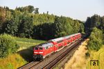 Um 7.04 Uhr hatte 218 428 mit dem RE 4857 nach München den Bahnhof Marktredwitz verlassen und erscheint kurze Zeit später bei Reutlas. (24.06.2026) <i>Foto: Joachim Bügel</i>