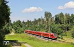Eine Doppeleinheit 612, mit 612 053 als zweites Fahrzeug, als RE 3469 von Nürnberg nach Hof bei Escheldorf. (24.06.2026) <i>Foto: Joachim Bügel</i>