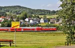 Bei Pechbrunn ist 218 433 mit RE 4867 auf dem Weg nach München. (24.06.2026) <i>Foto: Joachim Bügel</i>