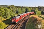 Bei Oberteich legt sich 218 416 mit RE 4857 nach München in die Kurve. (25.06.2026) <i>Foto: Joachim Bügel</i>