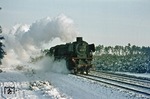 042 310 ist ohne Zug im winterlichen Emsland bei Lathen unterwegs nach Rheine. (31.01.1976) <i>Foto: Wolfgang Bügel</i>