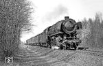 043 100 (Bw Rheine) war mit De 5753 bei Bentlage unterwegs. (22.03.1972) <i>Foto: Wolfgang Bügel</i>