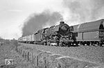 043 094 war mit dem Gdg 9657 bei Bentlage gerade vorbeigefahren, als 012 060 mit dem D 734 nach Köln vorbeirauschte. (22.03.1972) <i>Foto: Wolfgang Bügel</i>