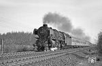 Da der D 735 an diesem Tag mit einer 216 bespannt war, wurde er fototechnisch verschmäht. Stattdessen kam der E 1937 (Münster - Emden) mit 012 084 bei Bentlage vorbei. (22.03.1972) <i>Foto: Wolfgang Bügel</i>