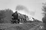 Und schon kam der nächste Güterzug aus Rheine angefahren, den 042 175 bei Bentlage am Haken hatte. (22.03.1972) <i>Foto: Wolfgang Bügel</i>