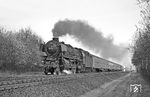 Gut zwei Kilometer hinter dem Bahnhof Rheine beschleunigte 012 060 den E 1807 (Essen - Norddeich Mole) bei Bentlage auf die Höchstgeschwindigkeit von 120 km/h. (22.03.1972) <i>Foto: Wolfgang Bügel</i>