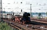 01 507 (Bw Wittenberge) hat mit dem D 166 aus Berlin in Hamburg-Dammtor ihr Ziel in Altona fast erreicht. (08.1968) <i>Foto: Rolf Hahmann</i>