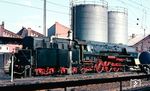 Am 30. April 1964 verließ die aus 01 184 rekonstruierte 01 522 das RAW Meiningen und wurde dem Bw Erfurt zugeteilt, wo sie den "Interzonenzugverkehr" nach Bebra von der Baureihe 22 übernahm. Im Bw Bebra wartet die bestens gepflegte Lok auf ihre Rückfahrt. (03.1968) <i>Foto: Rolf Hahmann</i>