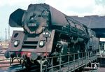 01 524 (Bw Erfurt) wendet im Bw Bebra. Nach der Rekonstruktion aus 01 129 verließ sie am 22.06.1964 das RAW Meiningen mit Neubaukessel RAW Halberstadt 279/1964 und Ölhauptfeuerung. (07.1967) <i>Foto: Rolf Hahmann</i>
