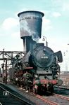 Die Osnabrücker 01 1076 vor dem charakteristischen Wasserturm des Bw Hamburg-Altona, dessen Schriftzug schon von weitem verkündete, wo man sich befand. (04.1967) <i>Foto: Rolf Hahmann</i>
