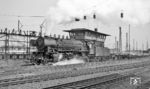 41 293 vom Bw Wanne-Eickel fährt mit einem Güterzug aus dem Rangierbahnhof in Hamm (Westf) nordwärts. (31.05.1966) <i>Foto: Reinhard Gumbert</i>