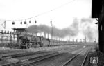 44 638 (Bw Rheine) macht sich mit einem leeren Erzzug in Hamm Rbf auf den Weg nach Emden. (31.05.1966) <i>Foto: Reinhard Gumbert</i>