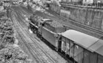 Auf den Güterzuggleisen in Kassel-Kirchditmold rollt 44 1119 (Bw Kassel) auf den Kasselaner Rangierbahnhof zu. (02.06.1966) <i>Foto: Reinhard Gumbert</i>