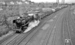 44 1652 (Bw Kassel) bringt in Kassel-Kirchditmold einen Güterzug in Fahrt. (02.06.1966) <i>Foto: Reinhard Gumbert</i>