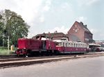 Diesellok 36 vor T 4 im Bahnhof Schleswig.  (05.1976) <i>Foto: Ulrich Hesse</i>