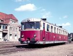 T 4 im Bahnhof Schleswig-Altstadt. Der T 4 wurde 1926 vom Kieler Hersteller Deutsche Werke Kiel (DWK) an die Schleswiger Kreisbahn geliefert. 1962 erfolgte nochmals eine grundlegende Modernisierung des Fahrzeugs mit neuer Frontgestaltung in Anlehnung an die damals modernen MAN-Schienenbusse. 1973 wurde er abgestellt und 1980 ausgemustert. (05.1976) <i>Foto: Ulrich Hesse</i>