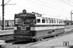 Der zweiachsige Triebwagen 1309 entstand 1950 bei Twin Coach in Kent (Ohio) und fährt hier in den Bahnhof Chillán in der Mitte des südamerikanischen Anden-Staates Chile ein. Der Personenverkehr wurde in der Stadt mit rund 170.000 Einwohnern im Jahr 2009 eingestellt. (26.01.1972) <i>Foto: Jörg Schulze</i>