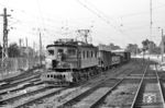 E-Lok 2005 (Baldwin-Westinghouse, Baujahr 1922) vor einem Güterzug in Llay-Llay. Seit 14. September 1863 war der Ort mit der Eisenbahnstrecke nach Valparaiso verbunden, die 1990 stillgelegt wurde. (28.01.1972) <i>Foto: Jörg Schulze</i>