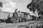 Lok 58 (North British Locomotive Co., Baujahr 1911) der 'Ferrocarril Presidente Carlos Antonio Lopez' rangiert im Bahnhof San Salvador ehemals Borja und übernahm hier den Personenzug aus Encarnación von Lok 52. (06.02.1972) <i>Foto: Jörg Schulze</i>
