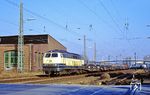 216 044 vom Bw Oberhausen-Osterfeld Süd fährt mit einem Coilszug durch den Bahnhof Ratingen-West. (02.02.1991) <i>Foto: Wolfgang Bügel</i>