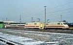 Bevor die offizielle Abnahme der ICE 1-Triebköpfe erfolgte, wurden diese im AW Opladen auf Herz und Nieren geprüft. Im Februar 1991 warteten dort 401 509, 009 und 554. (06.02.1991) <i>Foto: Joachim Bügel</i>
