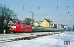 103 140 wird in Wuppertal-Unterbarmen mit IC 617 "Friedrich Schiller" (Dortmund - Köln - Stuttgart - München) in Kürze den nächsten Halt in Wuppertal-Elberfeld erreichen. (17.02.1991) <i>Foto: Wolfgang Bügel</i>