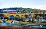 Eine unbekannte 120 mit FD 1980 "Königssee" (Berchtesgaden - München - Würzburg - Hannover - Hamburg-Altona) auf dem Viadukt bei Sontra. (24.02.1991) <i>Foto: Wolfgang Bügel</i>