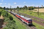 Der Kesselwagen-Ganzzug aus Zeitz hat mit 132 334 und 232 690 vor kurzem das Wahrener Viadukt überquert und erreicht Leipzig-Wiederitzsch. Rechts sieht man die Gleise von und nach Halle (Saale).  (12.07.2026) <i>Foto: Ralf Opalka</i>