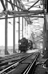 03 1082 vom Bw Hagen-Eckesey fährt mit dem E 722 (Rheine - Frankfurt/M) über die Hohenzollernbrücke kommend in Köln Hbf ein. Die Lok bespannte den Zug zwischen Münster (Westf) und Köln. (06.1959) <i>Foto: Ernst Winter</i>