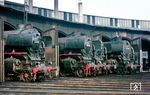 Eine der zahllosen Lokkonstellationen, die sich tagtäglich vor dem Lokschuppen im Bw Hamburg-Altona ergaben. Diesmals sind es 01 1092, 01 1071, 01 1066 und 01 1055. (07.1967) <i>Foto: Rolf Hahmann</i>
