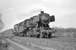 051 580 (Bw Emden) überführt bei Bentlage eine 260. (23.03.1972) <i>Foto: Wolfgang Bügel</i>