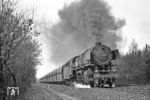 043 131 hatte den zweiten Teil des Erzzuges aus Emden bei Bentlage am Haken. Ab dem Folgejahr wurde der Zug vereinigt in Doppeltraktion gefahren.  (23.03.1972) <i>Foto: Wolfgang Bügel</i>