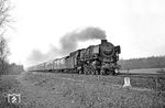 Mit 11 Wagen war der D 734 nach Köln an diesem Tag gut ausgelastet. 012 055 lässt bei Bentlage den Zug für den nächsten Halt in Rheine bereits ausrollen. (23.03.1972) <i>Foto: Wolfgang Bügel</i>