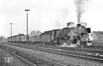 012 058 startet mit dem P 2250 nach Münster (Westf) im Bahnhof Rheine. (23.03.1972) <i>Foto: Wolfgang Bügel</i>