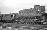Zum Abschluss des Fototages präsentierte sich 012 101 mit P 2240 nach Münster (Westf) vor dem markanten Gebäudeteil des Bahnhofs Rheine aus dem Jahr 1856. (23.03.1972) <i>Foto: Wolfgang Bügel</i>