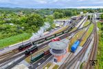 99 1782 verlässt mit P 113 den Bahnhof Putbus. Zuvor hatte sie mit 99 1784 (unten) den Umlauf getauscht. (20.07.2026) <i>Foto: Joachim Schmidt</i>