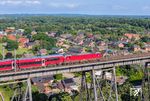 Seit Dezember 2025 verkehren die von der DSB beschafften Siemens-Vectron-Lokomotiven mit den neuen Talgo-Wagengarnituren zwischen København und Hamburg. EB 3204 fährt mit ECE 397 nach Hamburg über die Dächer von Rendsburg. (21.07.2026) <i>Foto: Joachim Schmidt</i>