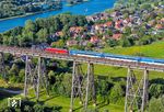 Die Fahrgäste im RJ 13462 nach København genossen sicherlich den erhöhten Blick auf Rendsburg und den Nord-Ostsee-Kanal. EB 3238 der DSB zog an diesem Tag den Zug. (21.07.2026) <i>Foto: Joachim Schmidt</i>