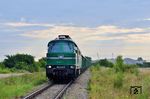 Die ehemalige 232 045 ist seit 2026 bei Skinest Rail im Einsatz. Sie kam nach einer Hauptuntersuchung im lettischen Werk Daugavpils nach Polen. Regelmäßig ist sie neben anderen Skinest 232 im Schotterverkehr zu beobachten wie hier bei Zimnik. (18.07.2026) <i>Foto: Sylvio Ohlt</i>