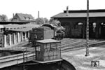 38 2884 war aus Uelzen nach Soltau gekommen. Nach ihrer Ausmusterung stand die Lok vom 9. September 1971 bis zum September 1983 als Denkmallok am Schwimmbad in Löhne. Zum 150-jährigen Jubiläum der Deutschen Eisenbahnen wurde sie im AW Lingen (Ems) äußerlich aufgearbeitet und auf der großen Eisenbahn-Fahrzeugausstellung in Bochum-Dahlhausen mit großen Windleitblechen erstmals dem Publikum präsentiert. Anschließend kam sie in das Verkehrsmuseum Nürnberg. (27.05.1966) <i>Foto: Jürgen Hagemann</i>