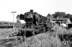 Dass der Bahnhof Dannenberg Ost früher ein Knotenpunkt an den Bahnstrecken Wittenberge–Buchholz, Salzwedel–Dannenberg, und Uelzen–Dannenberg war, davon zeugte noch Ende der 1960er Jahre eine Lokstation, in der gerade die Uelzener 052 653 eine kurze Pause einlegt. (09.1969) <i>Foto: Jürgen Hagemann</i>