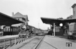 052 653 mit einem Ng vor dem Stellwerk "Dw" im Bahnhof Dannenberg Ost. Heute ist der Bahnhof Endpunkt der Wendlandbahn aus Lüneburg. Er besitzt nur noch zwei Gleise, von denen allerdings im Planverkehr nur ein Gleis genutzt wird. Das Empfangsgebäude (rechts) steht unter Denkmalschutz. (09.1969) <i>Foto: Jürgen Hagemann</i>