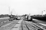 052 653 verlässt mit einem Nahgüterzug nach Uelzen den Bahnhof Dannenberg Ost, der damals noch seine umfangreichen Gleisanlagen besaß. (09.1969) <i>Foto: Jürgen Hagemann</i>
